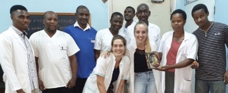 Studenten Stephanie en Emma starten fundraising voor fysiotherapie in Tanzania